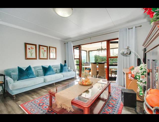 4 BEDROOM HOUSE FOR SALE IN LONEHILL